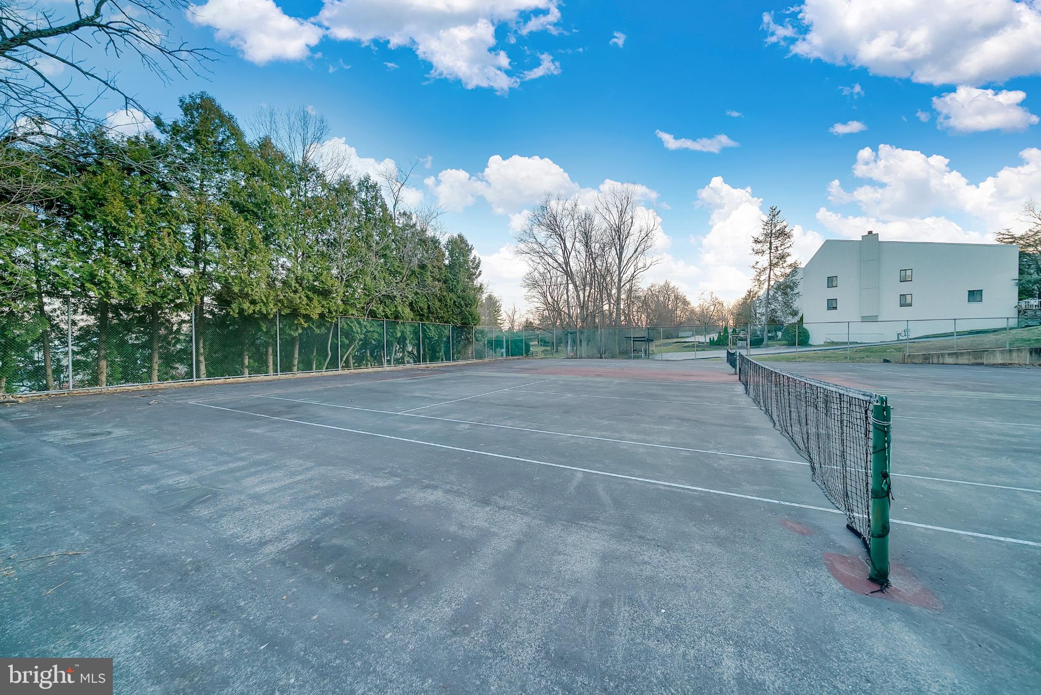 SUMMIT HOUSE - Residential