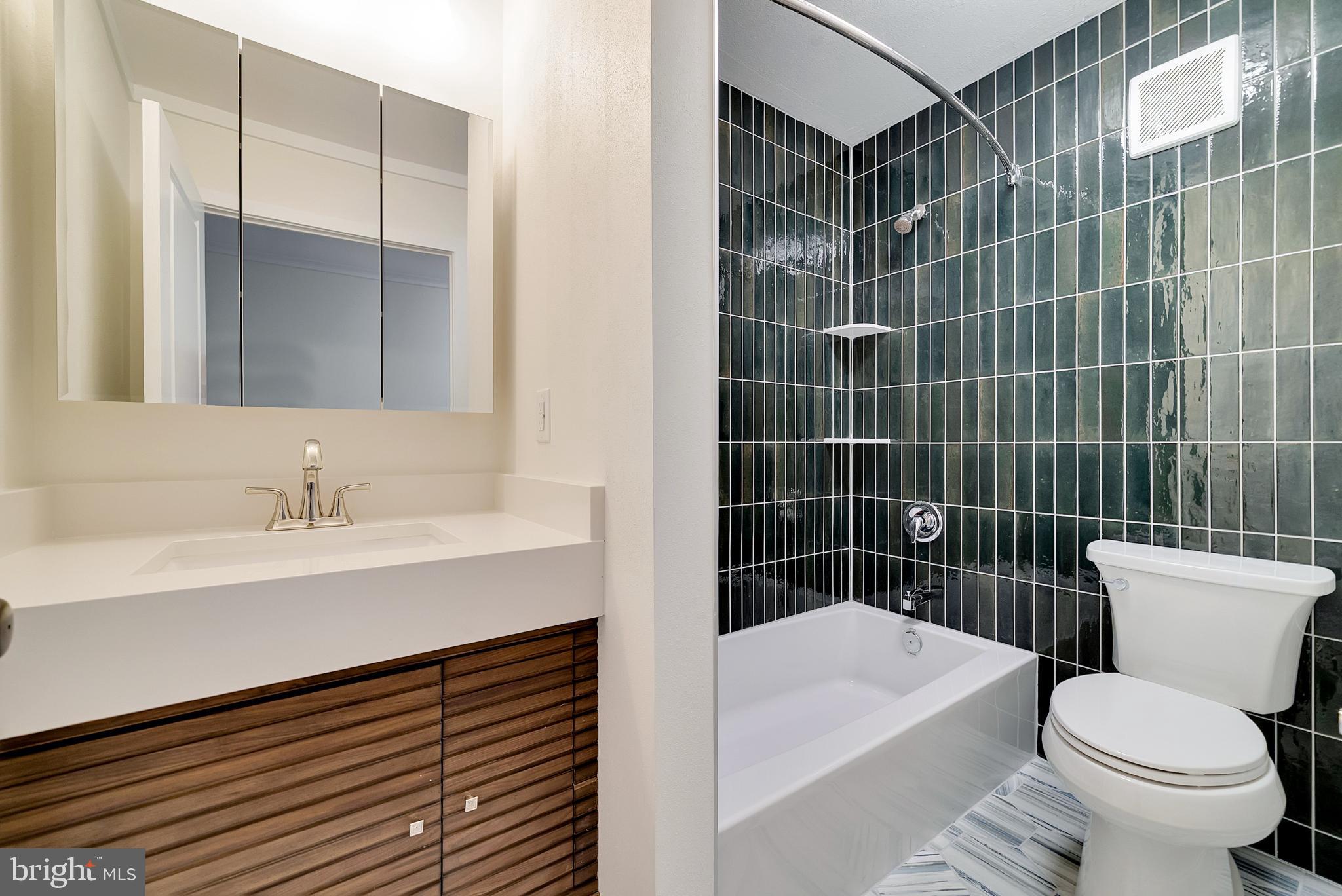 SUMMIT HOUSE - Residential