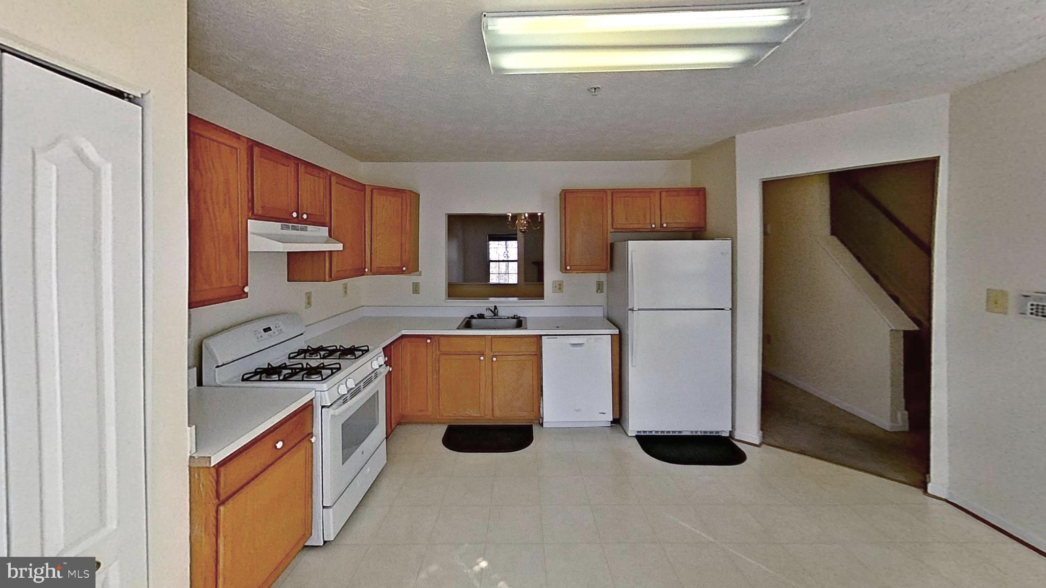 SOUTH HAMPTON - Residential Lease