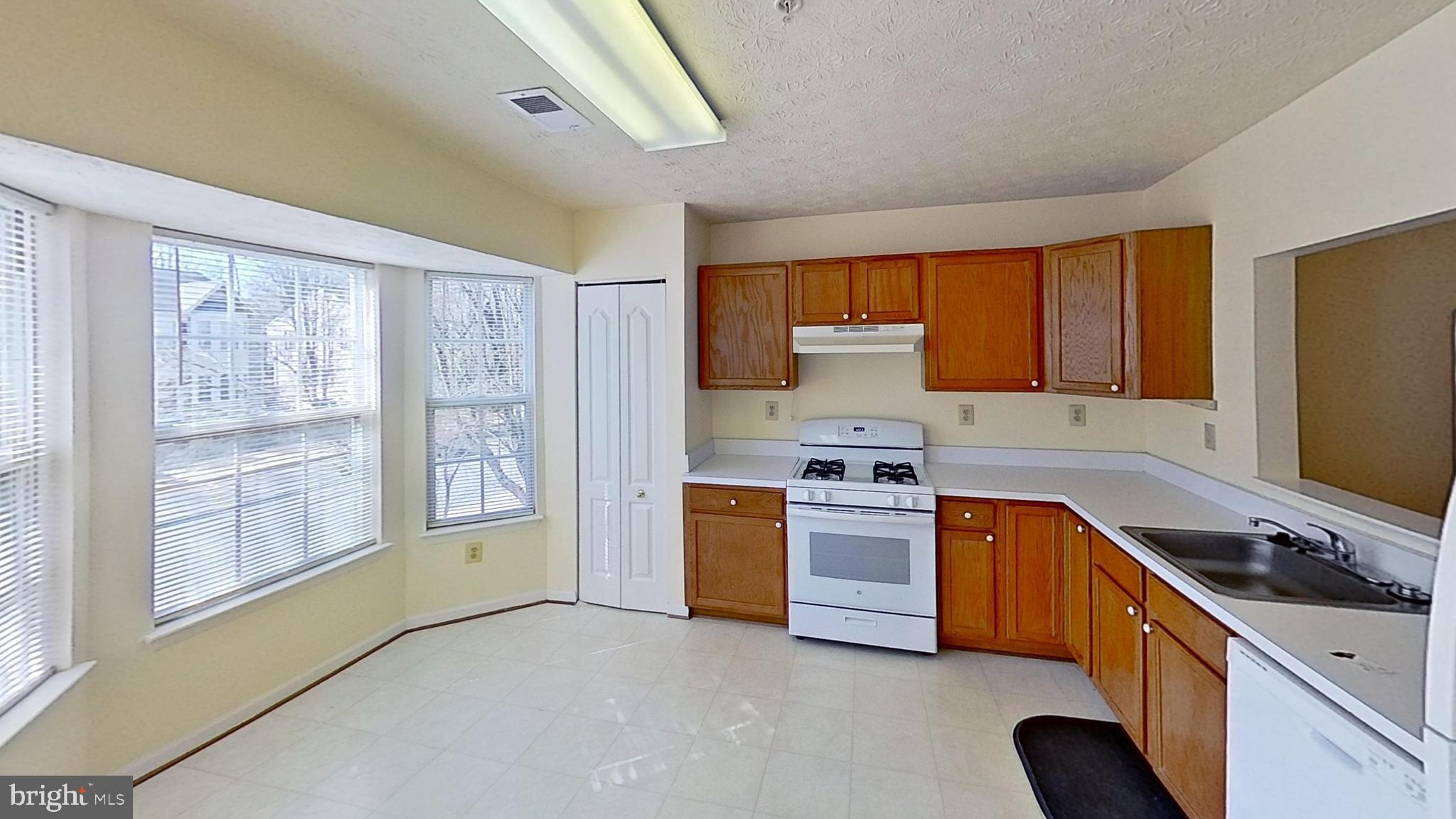 SOUTH HAMPTON - Residential Lease