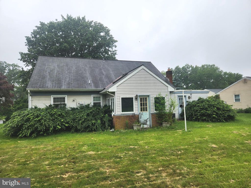 Photo of 233 Cardinal Road, LITITZ, PA 17543 (MLS # PALA2072496)