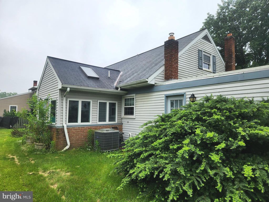 Photo of 233 Cardinal Road, LITITZ, PA 17543 (MLS # PALA2072496)