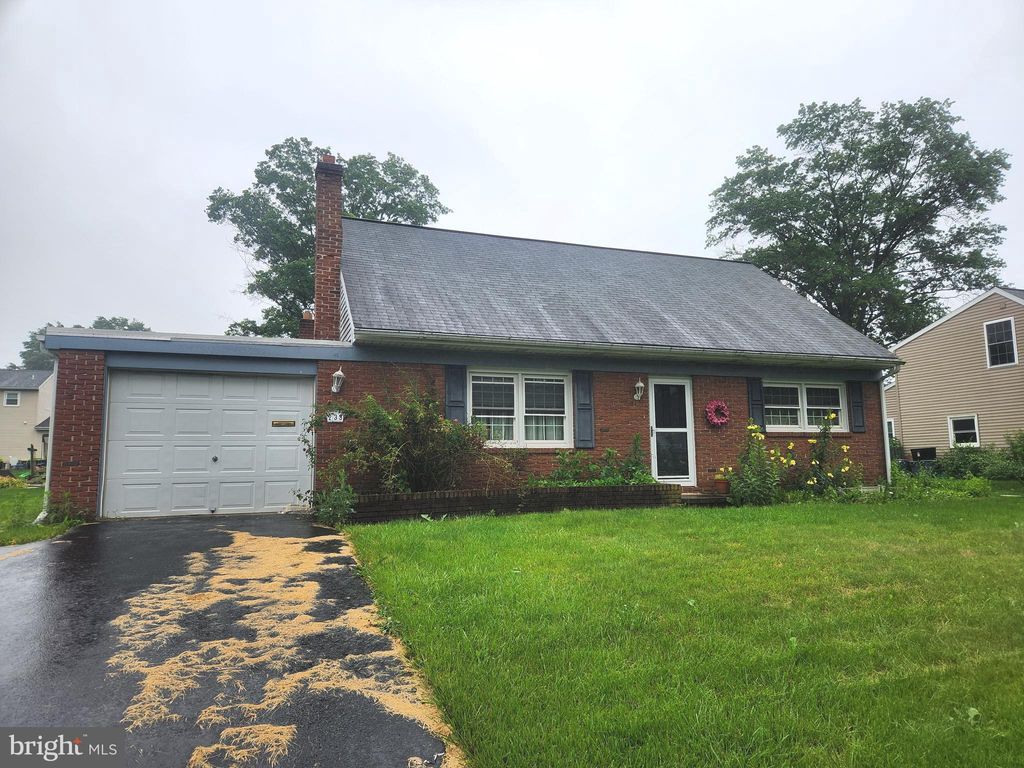 Photo of 233 Cardinal Road, LITITZ, PA 17543 (MLS # PALA2072496)