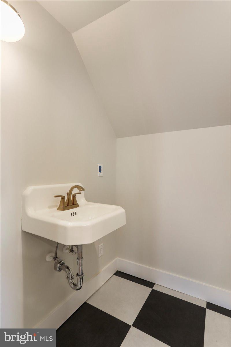 CITY OF MARTINSBURG - Commercial Lease