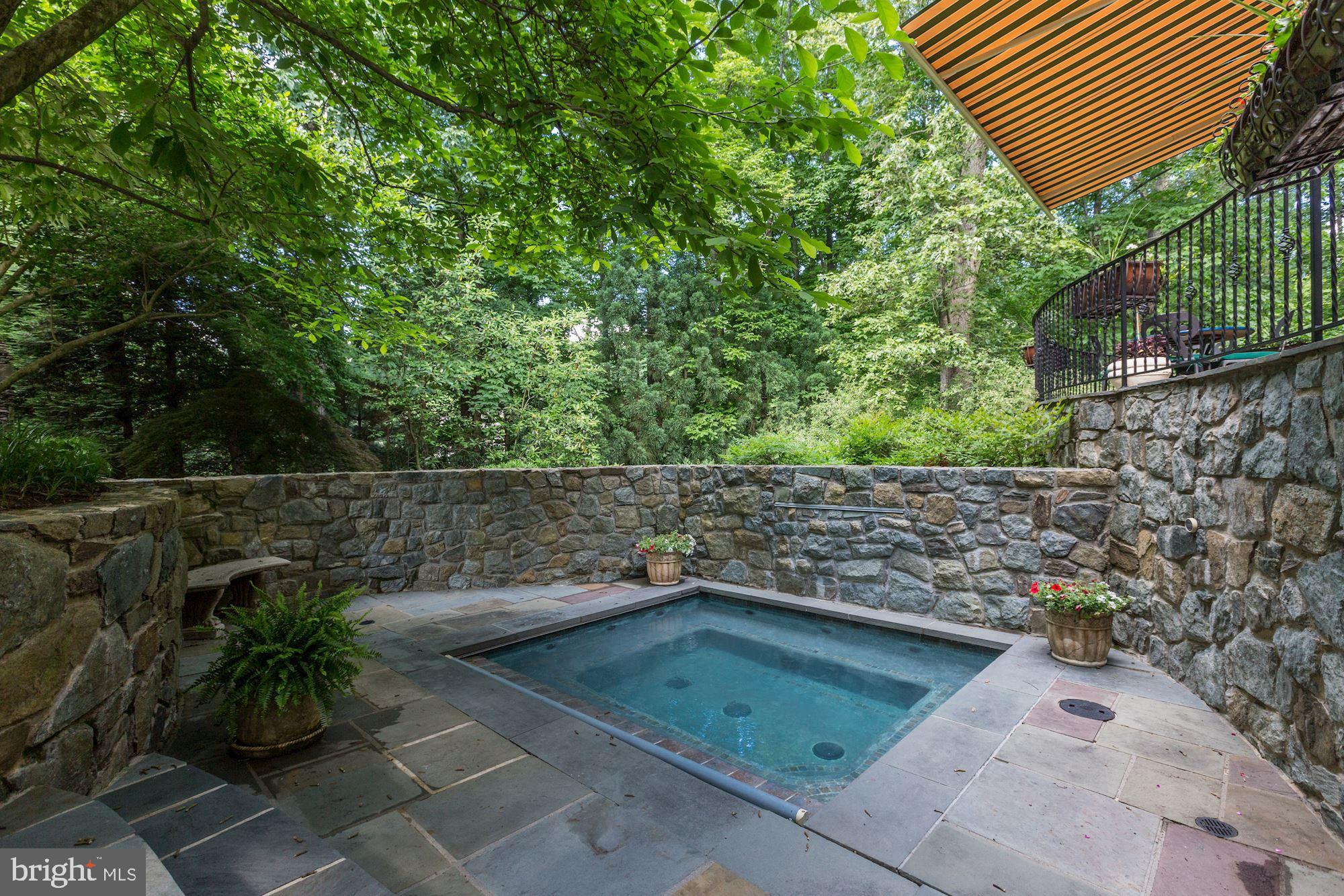 FALCON RIDGE - Residential