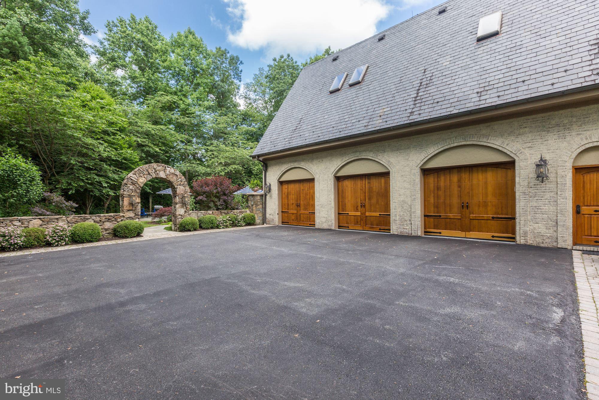 FALCON RIDGE - Residential