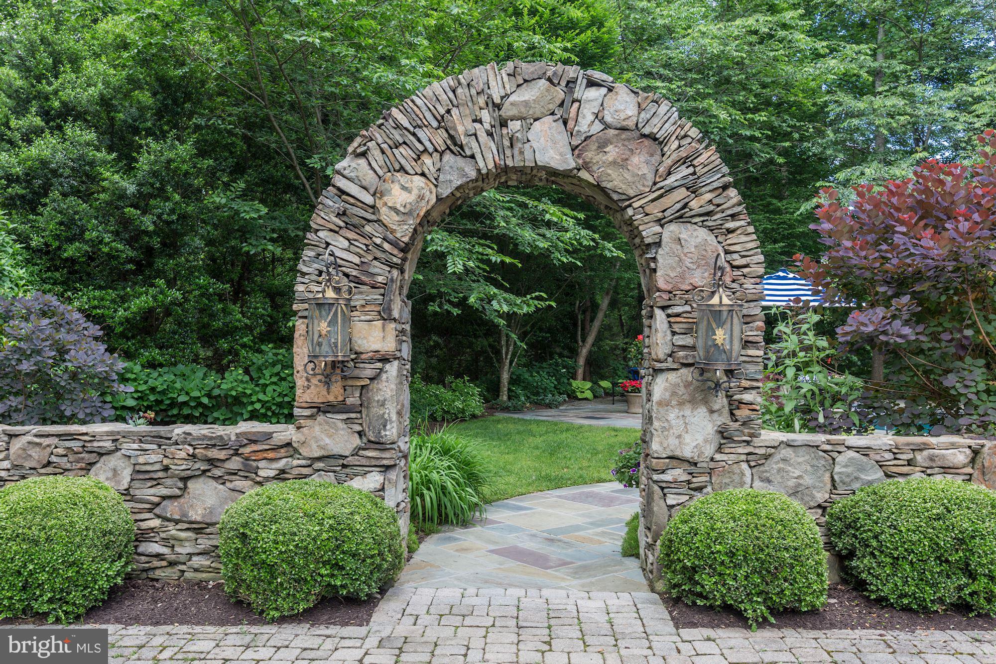 FALCON RIDGE - Residential