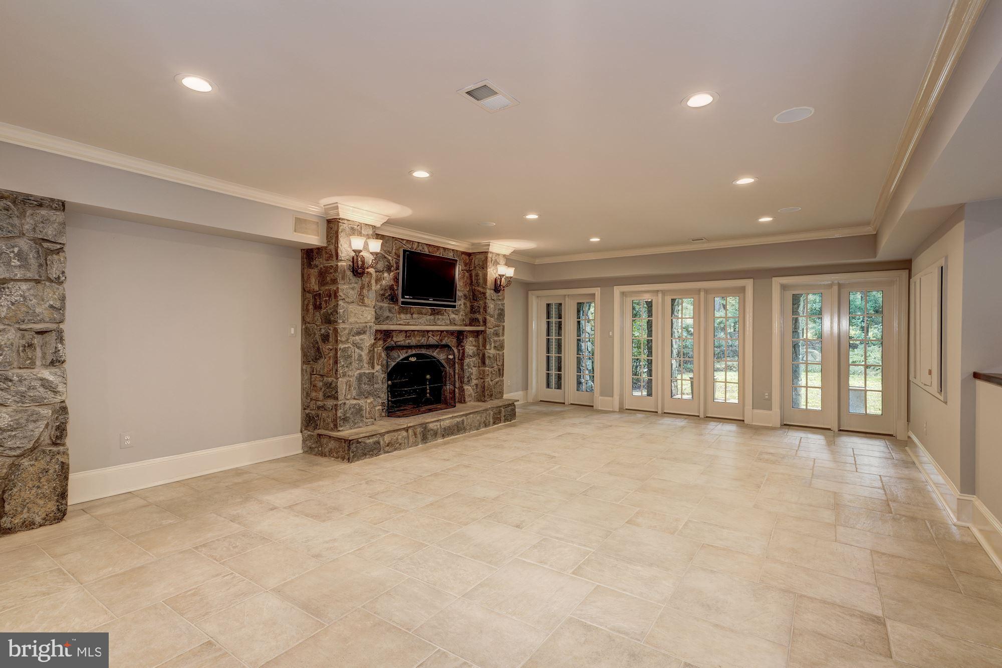 FALCON RIDGE - Residential