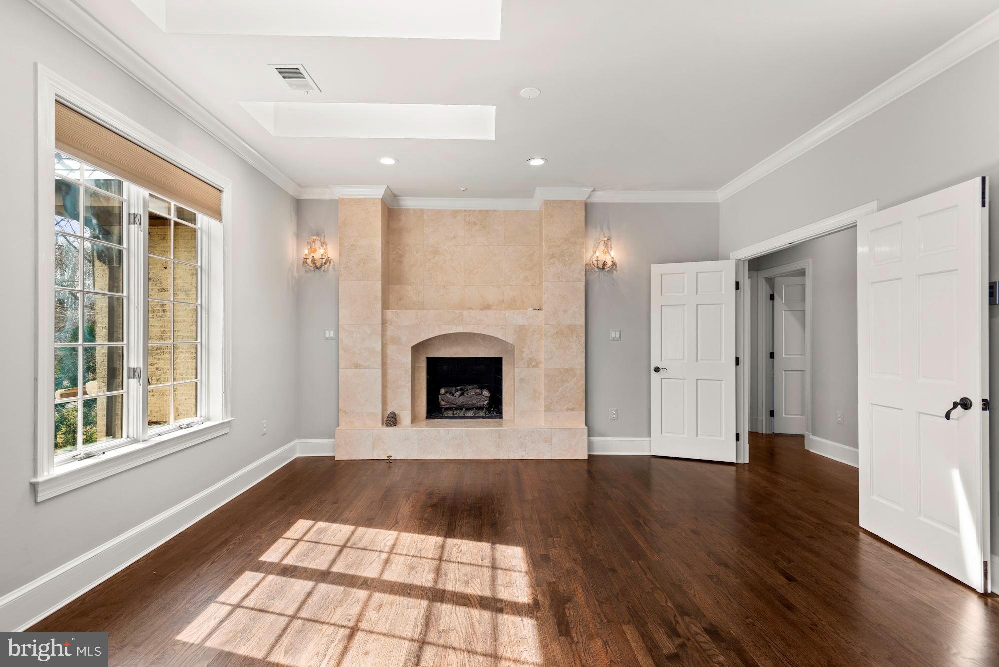 FALCON RIDGE - Residential