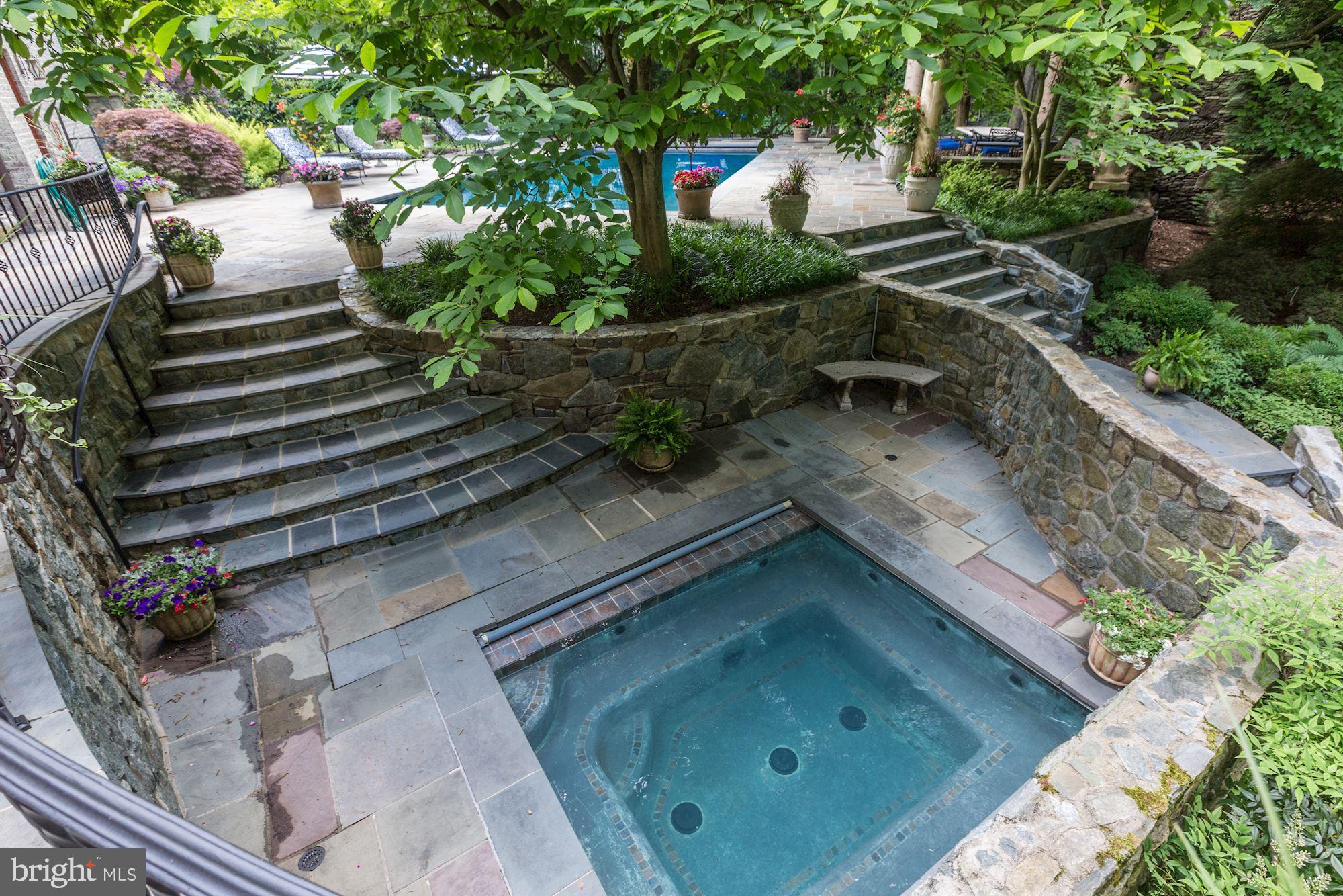 FALCON RIDGE - Residential