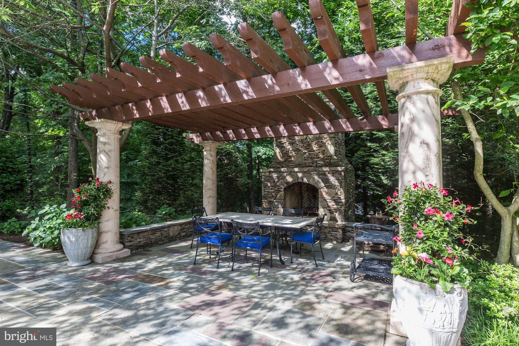 FALCON RIDGE - Residential