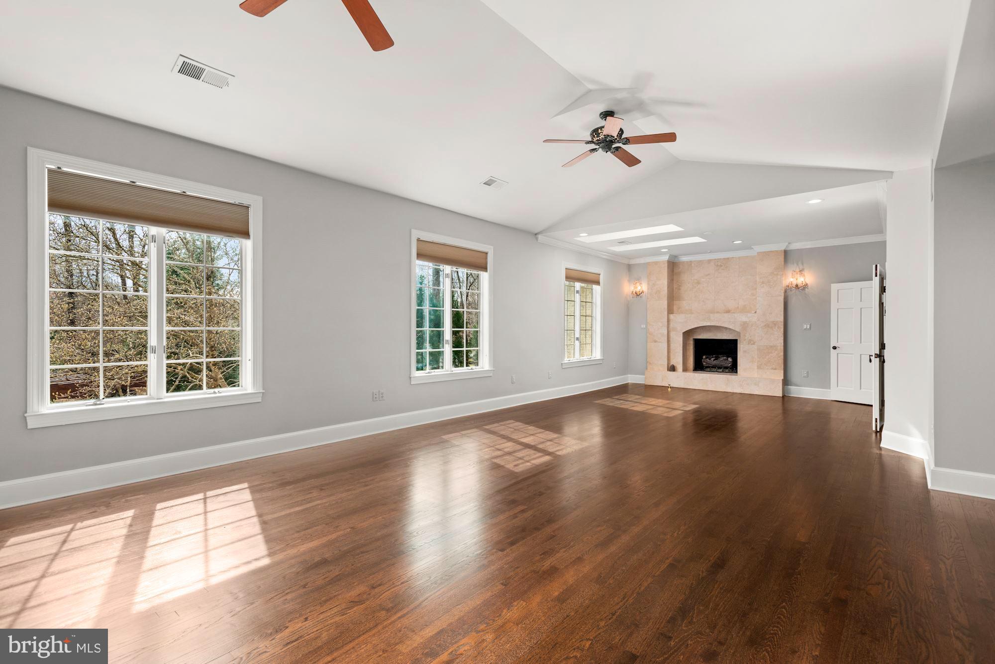 FALCON RIDGE - Residential