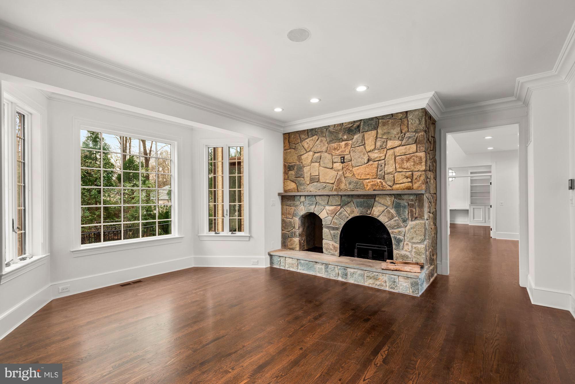 FALCON RIDGE - Residential