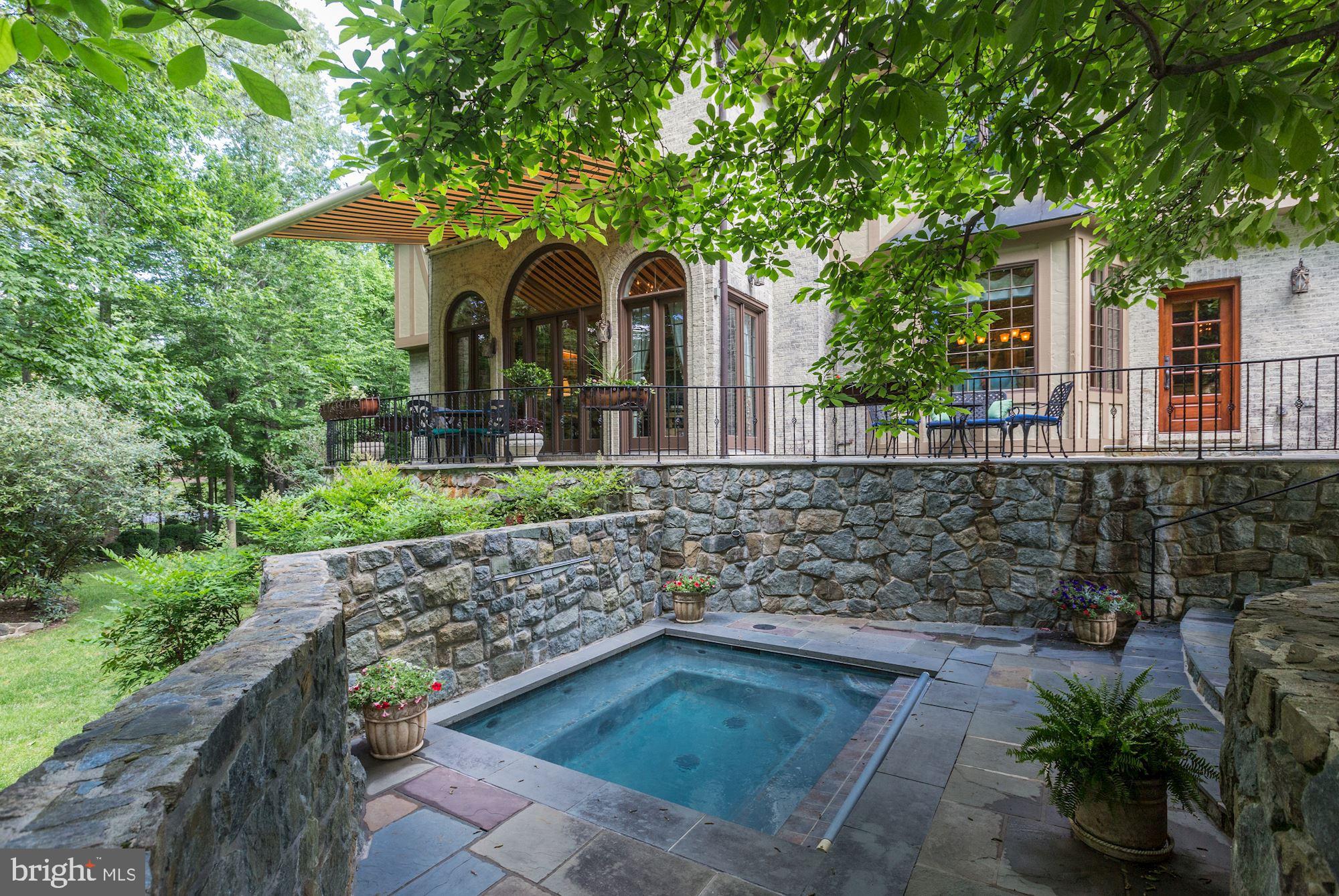 FALCON RIDGE - Residential