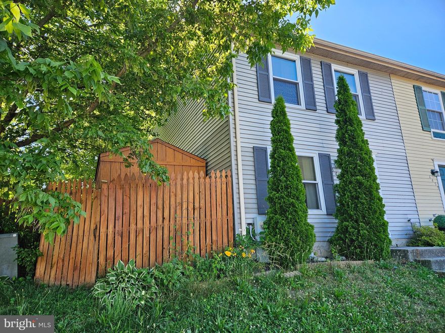 This is an excellent opportunity to purchase a home and gain instant equity. This house is on a large corner fenced lot with two sheds. The backyard is fenced and very private.  The home needs some updating, carpeting, and painting.  The roof, A/C unit, and windows were recently replaced.
The offer deadline is Sunday 6/16.  Offers will be presented on Monday morning
THIS IS LOCATED IN COLONY SQUARE HOA THE WATER IS INCLUDED IN THE HOA FEE
THIS IS NOT A CONDO
AGENT LOOK AT AGENT REMARKS FOR SUBMITTING AN OFFER