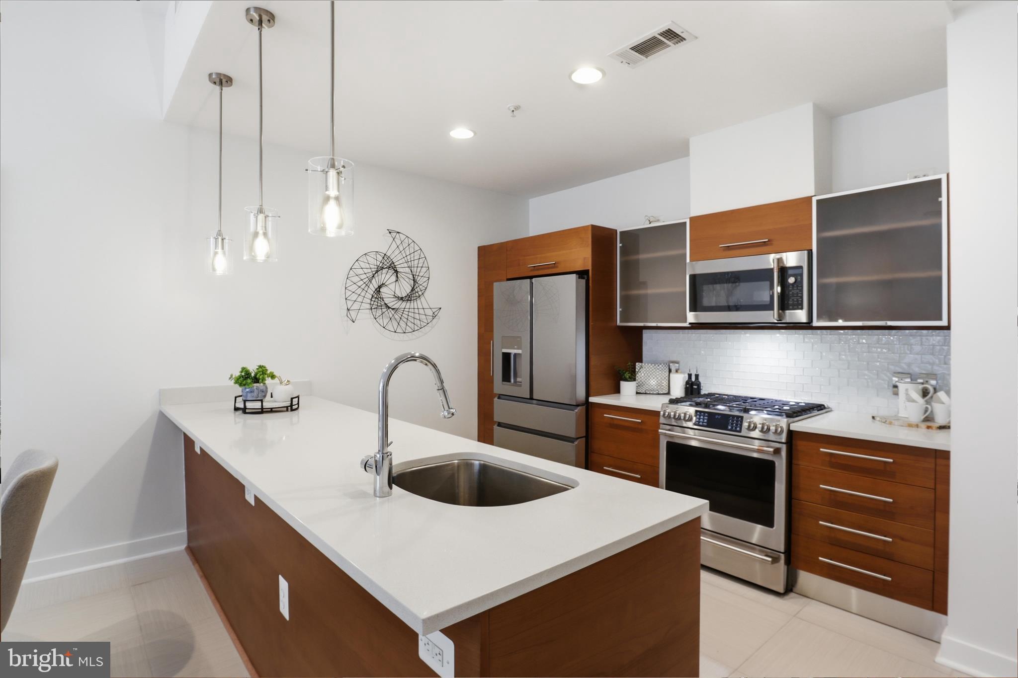 MIDTOWN AT RESTON TOWN CENTER - Residential