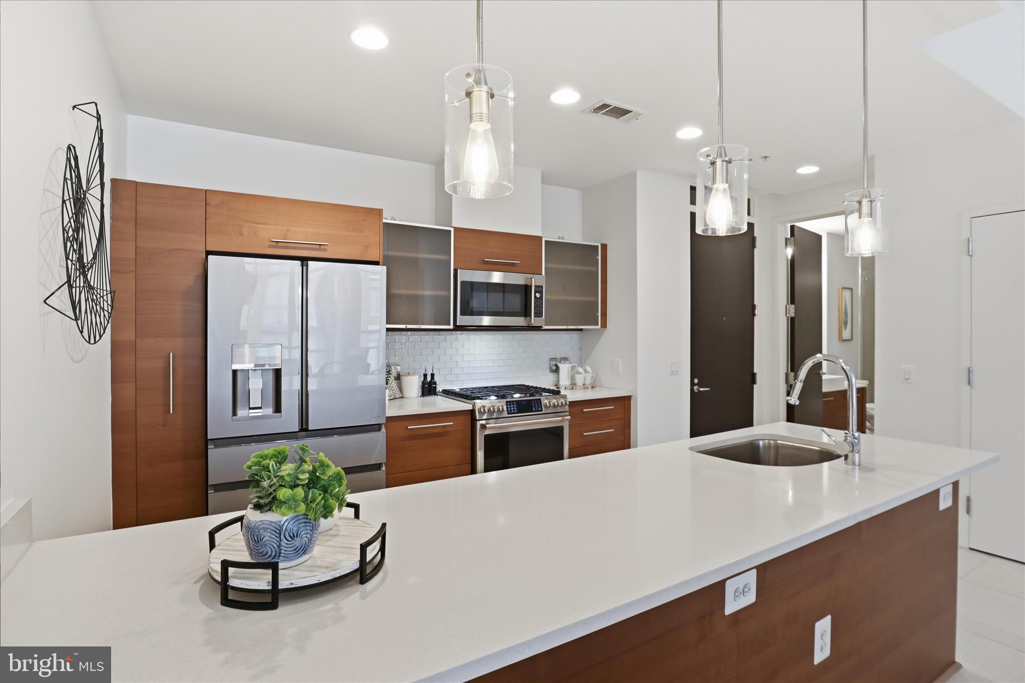 MIDTOWN AT RESTON TOWN CENTER - Residential