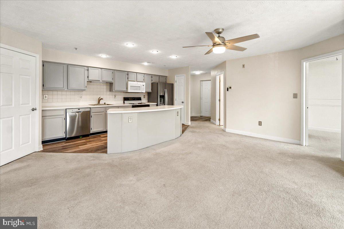 SPRING RIDGE - Residential