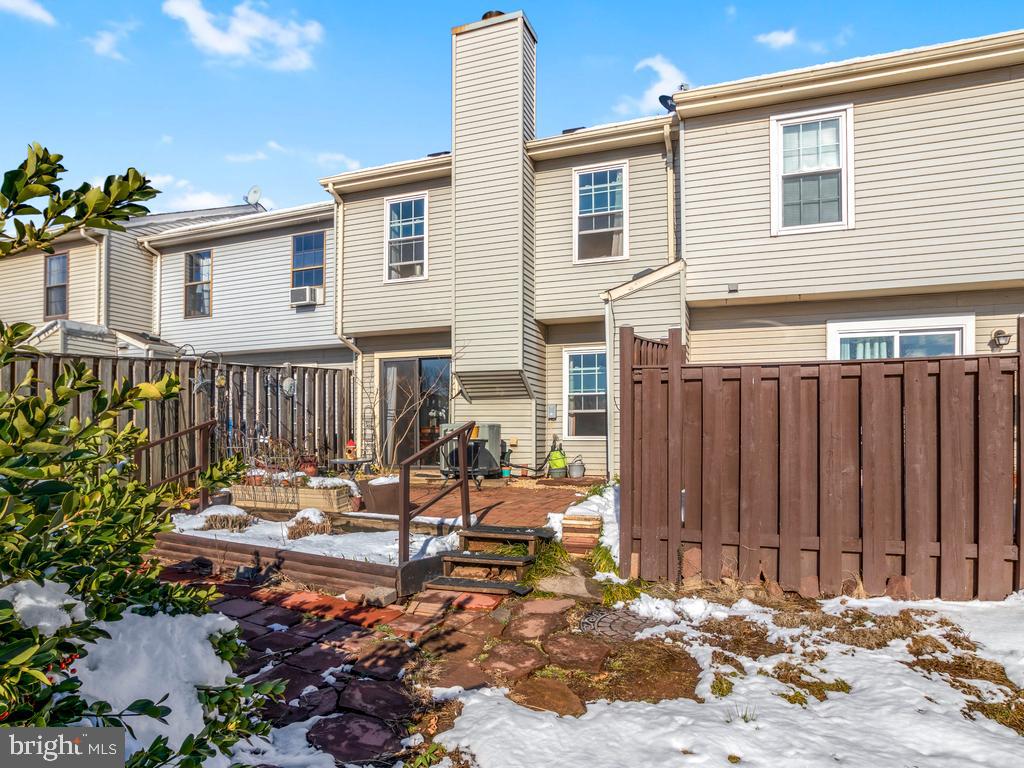 LONGSTREET COMMONS - Residential