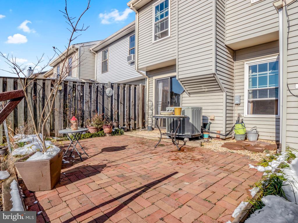 LONGSTREET COMMONS - Residential