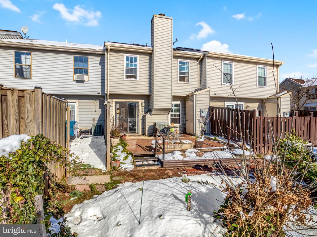 LONGSTREET COMMONS - Residential