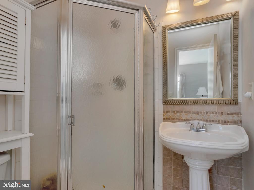 LONGSTREET COMMONS - Residential