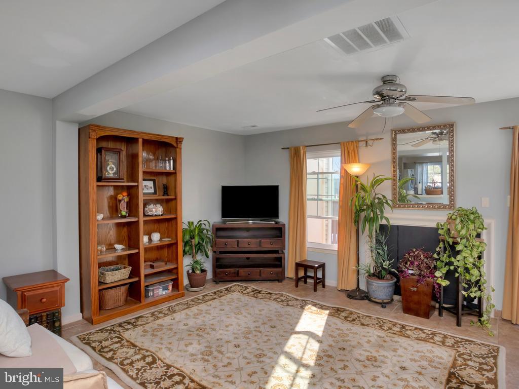 LONGSTREET COMMONS - Residential