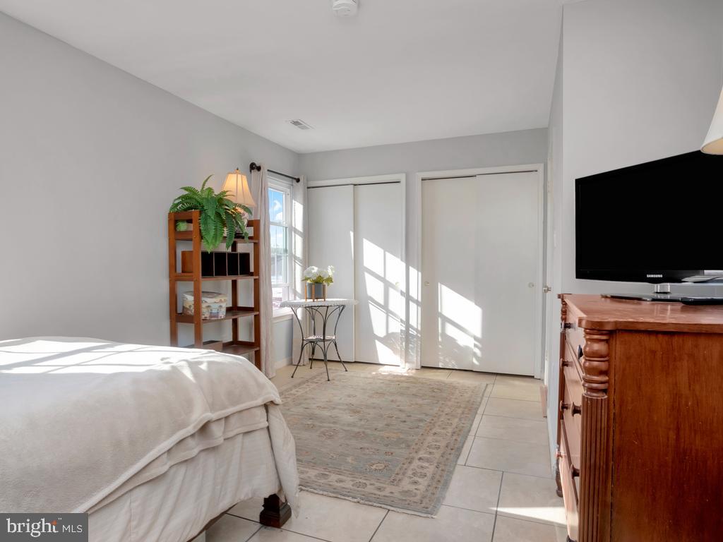 LONGSTREET COMMONS - Residential