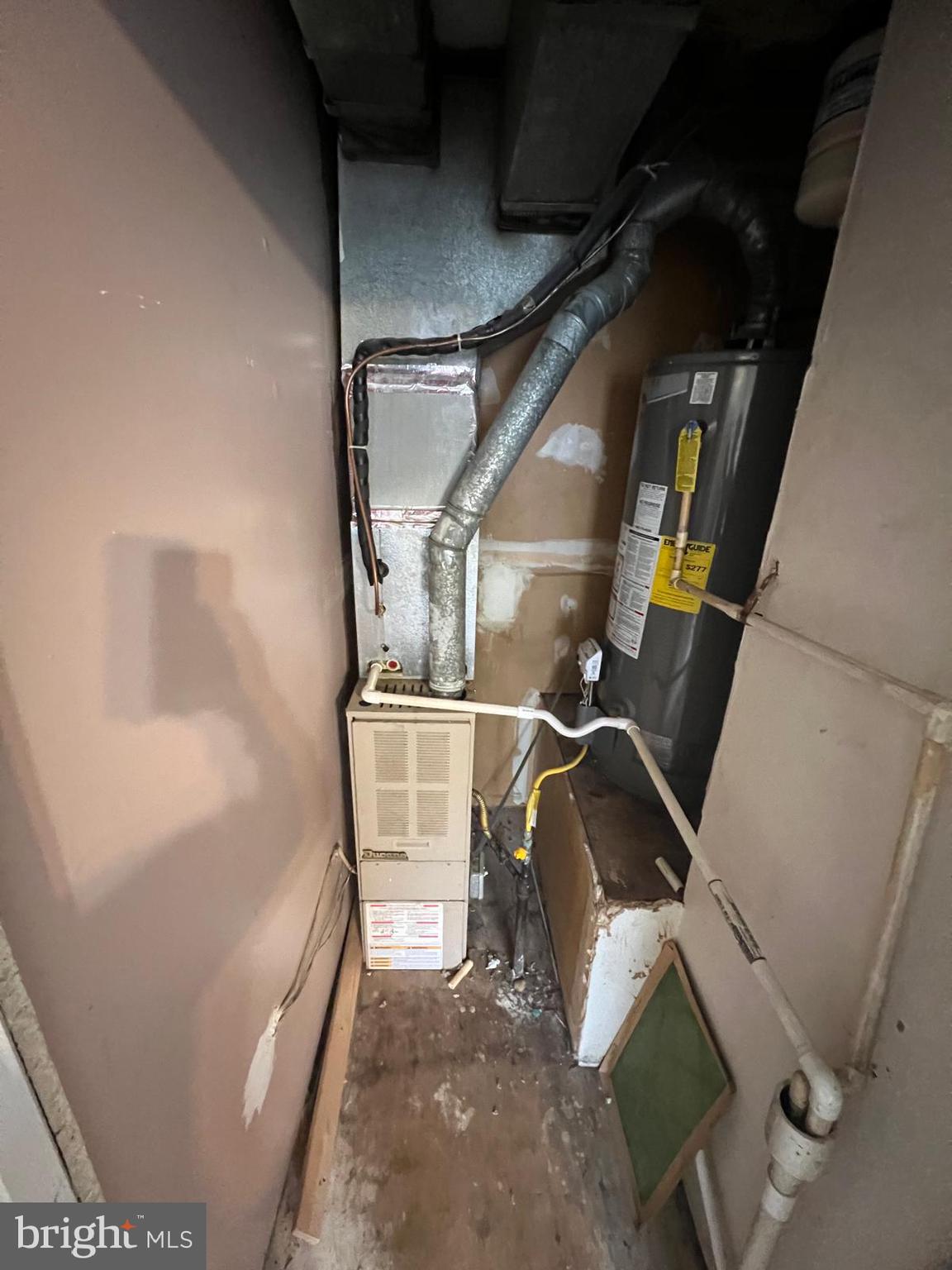 EDGEWATER VILLAGE - Residential