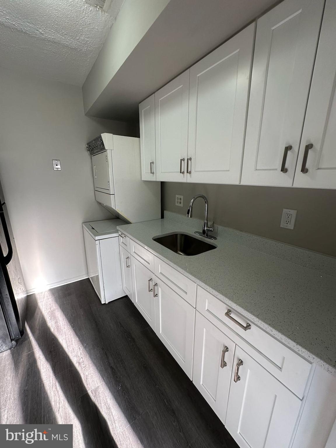 EDGEWATER VILLAGE - Residential