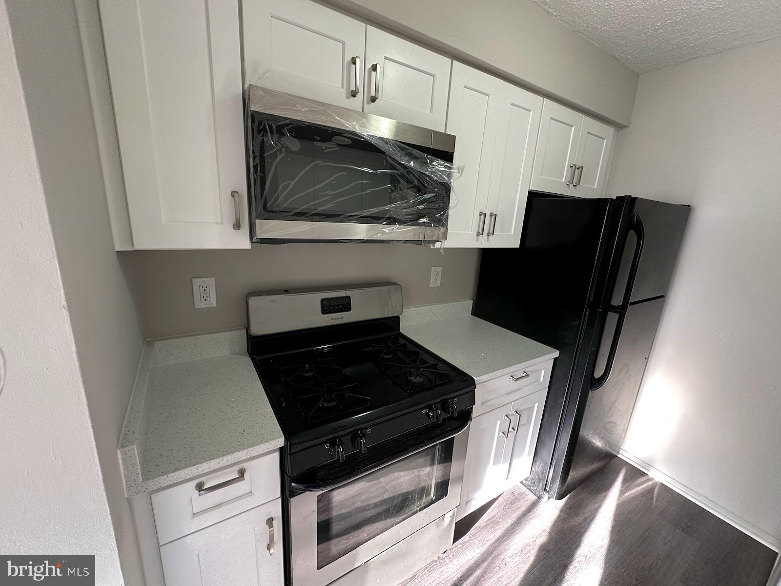 EDGEWATER VILLAGE - Residential