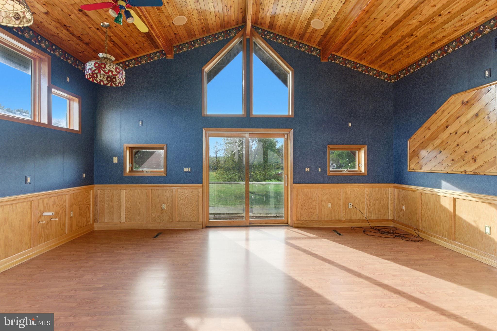 HIGH POINTE - Residential