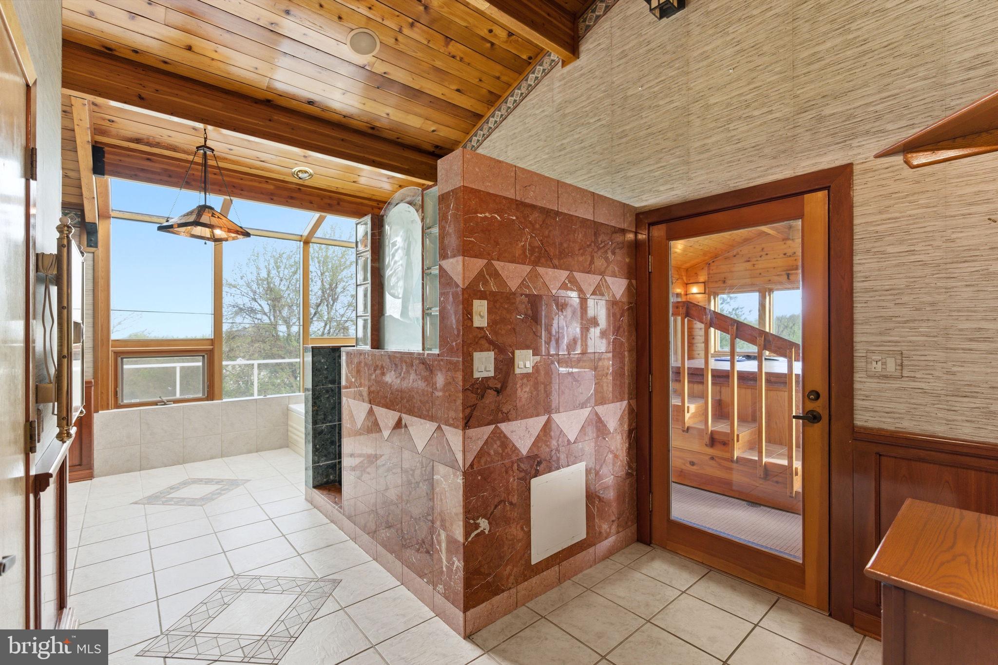 HIGH POINTE - Residential