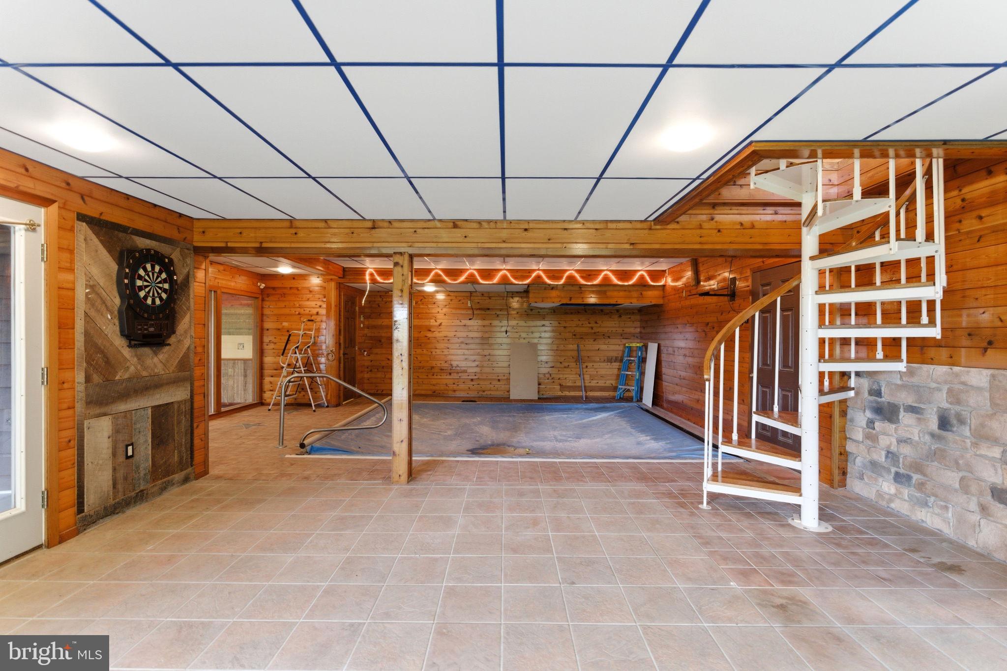 HIGH POINTE - Residential