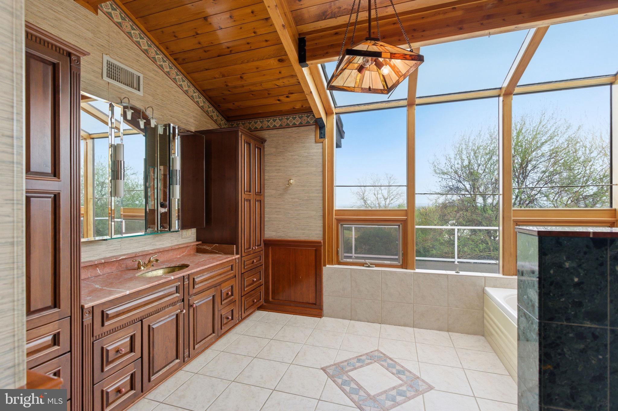 HIGH POINTE - Residential