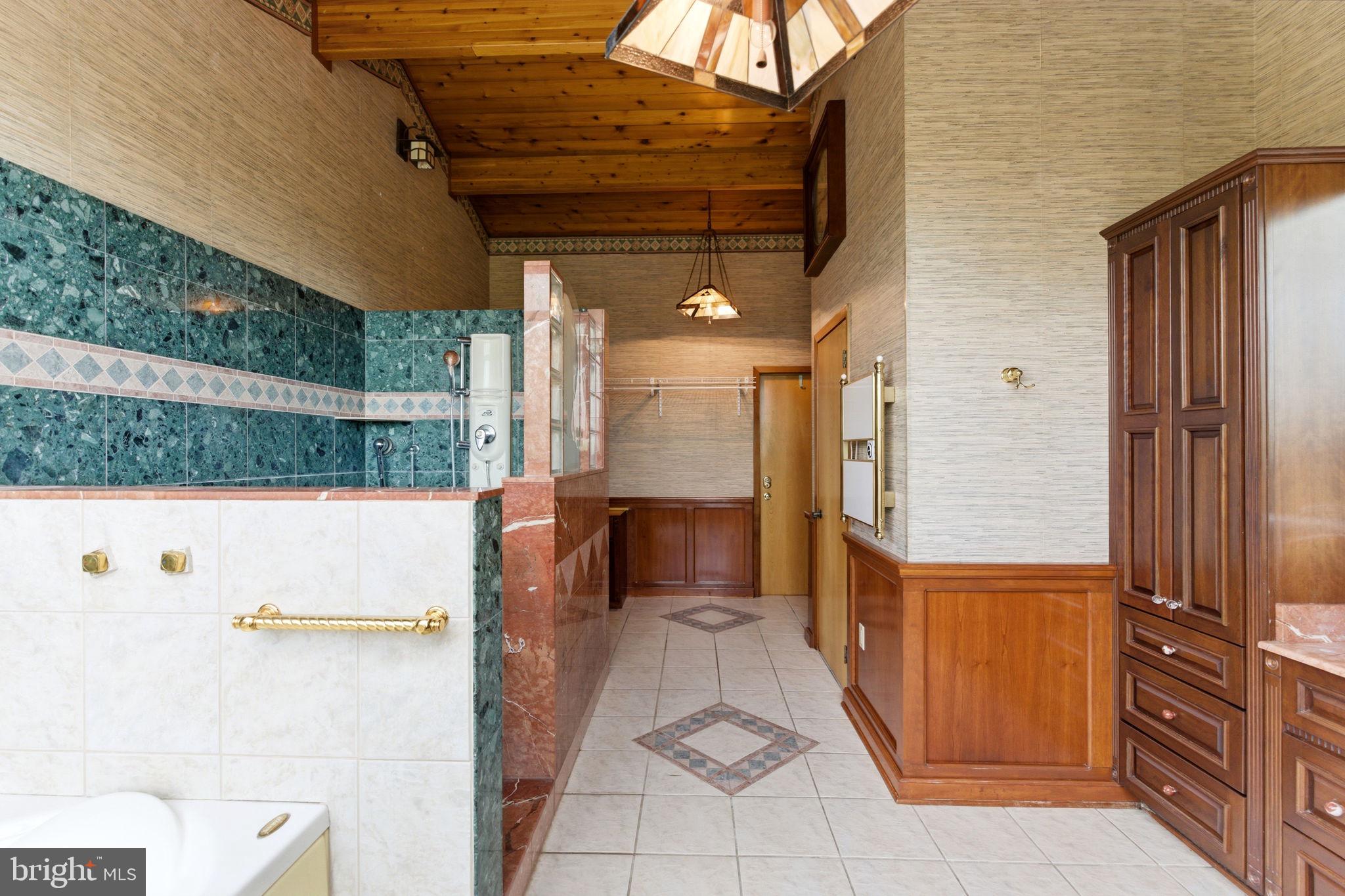 HIGH POINTE - Residential