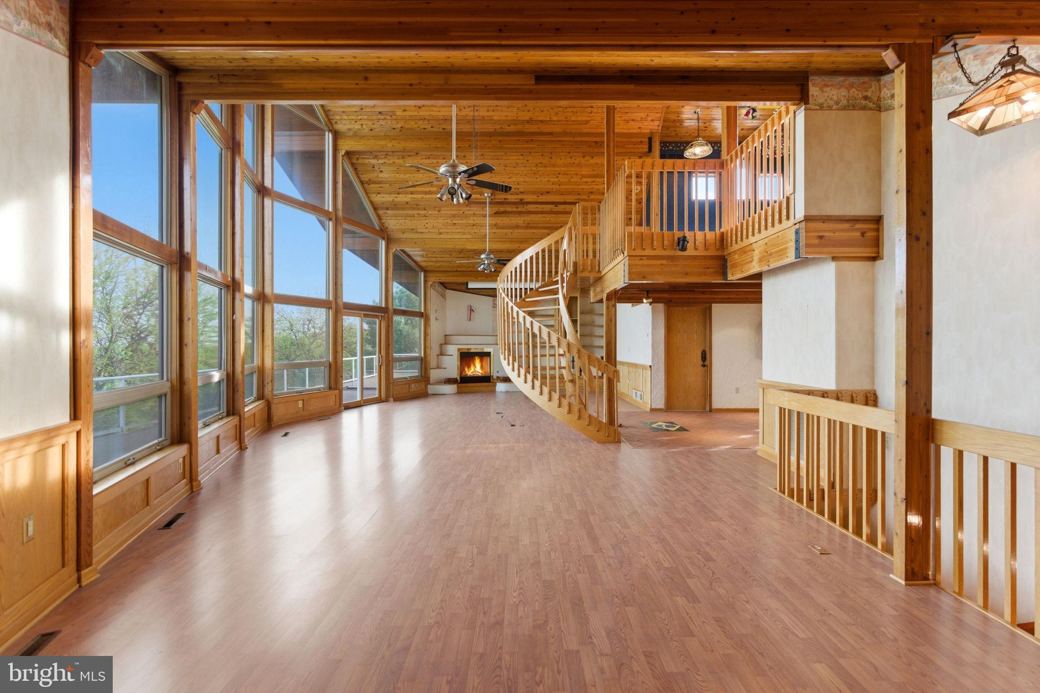 HIGH POINTE - Residential