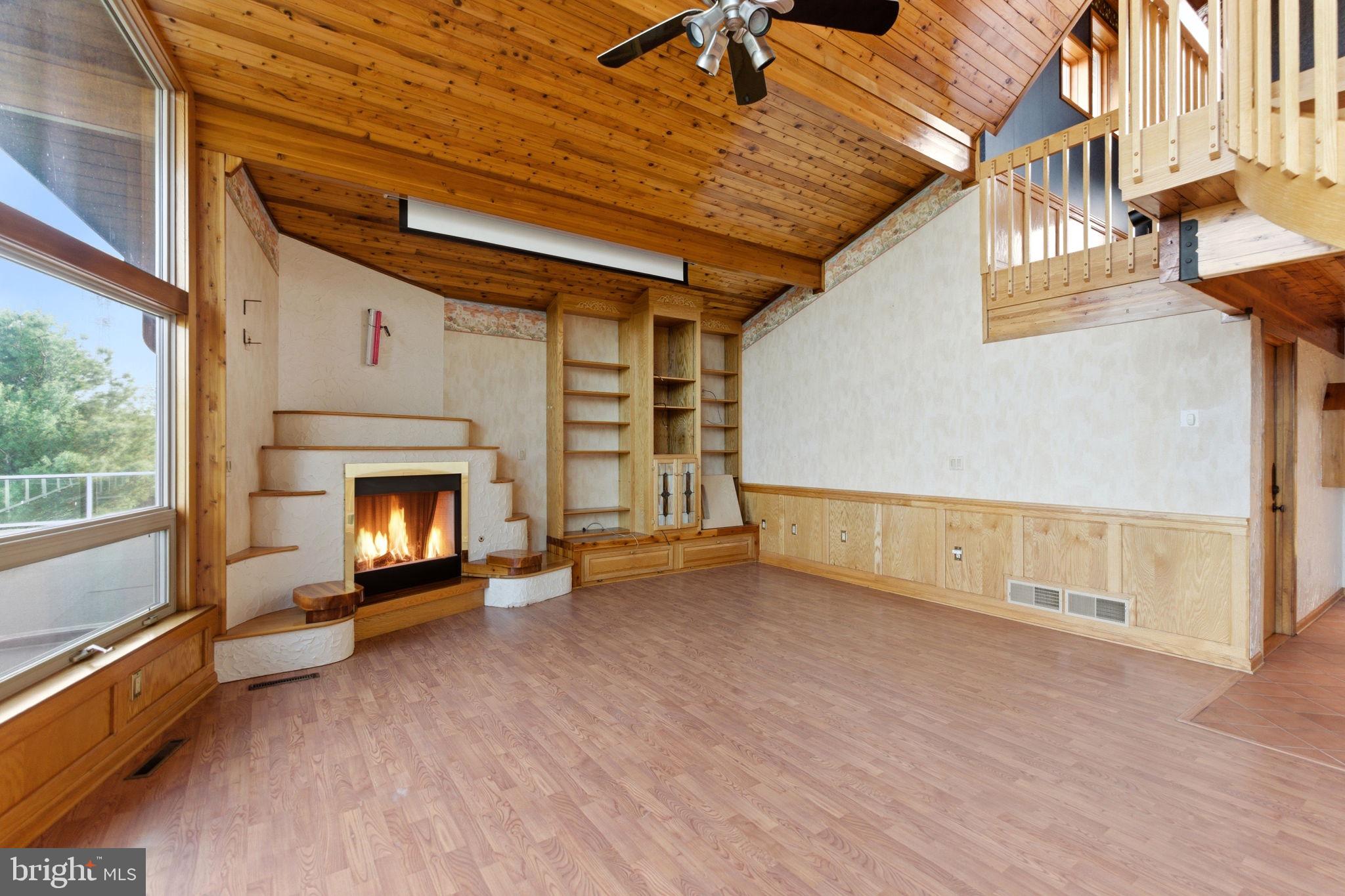 HIGH POINTE - Residential