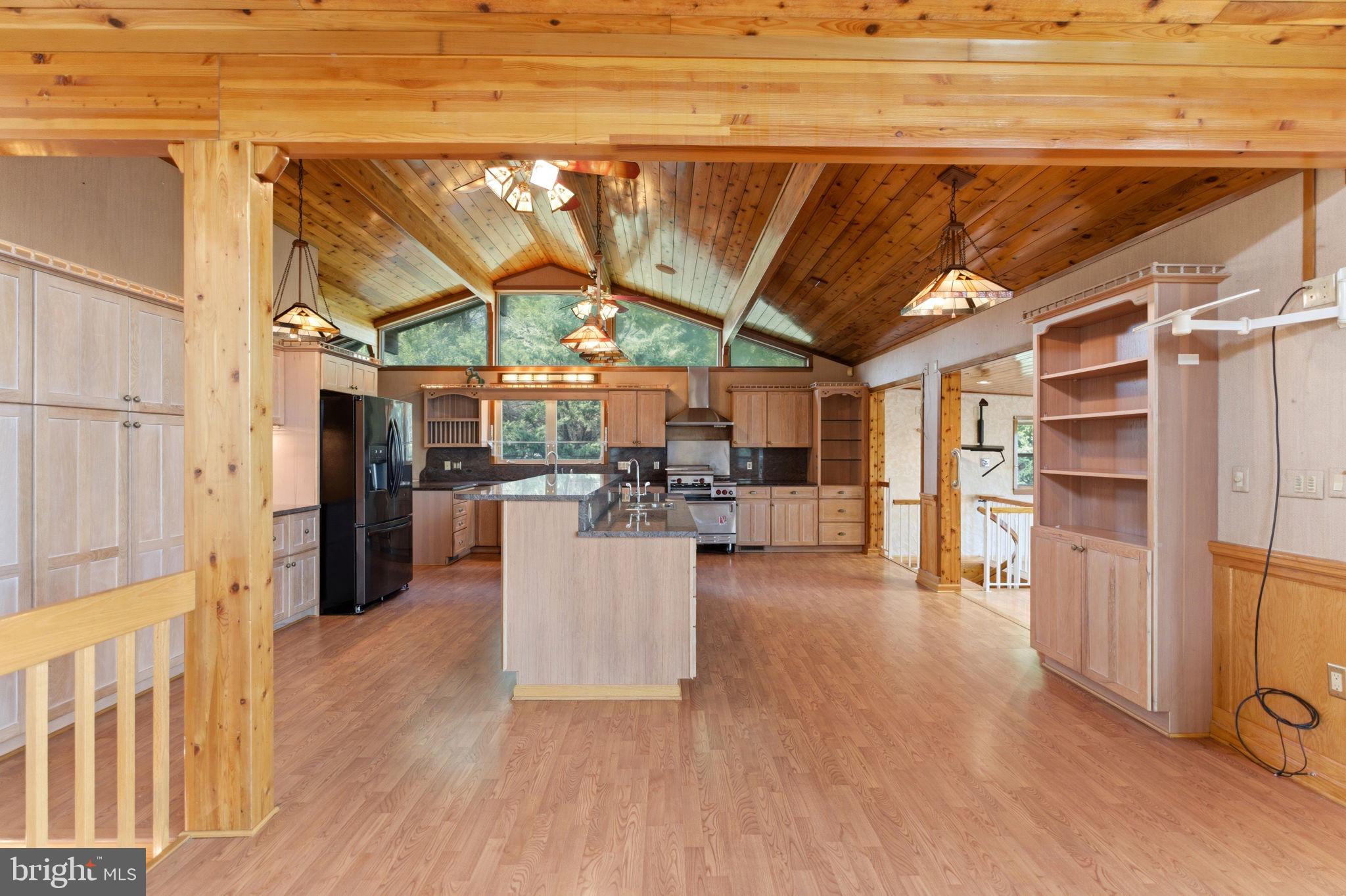 HIGH POINTE - Residential