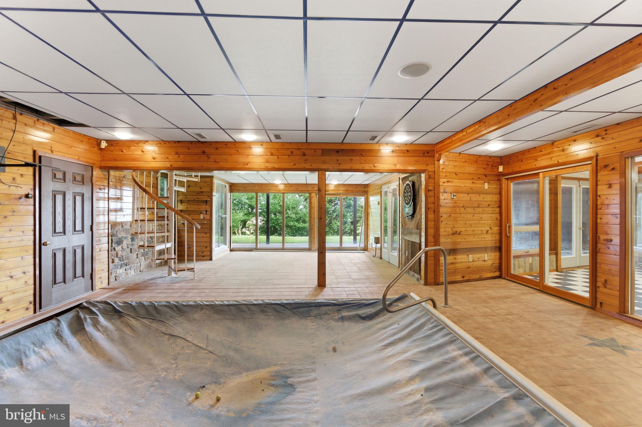 HIGH POINTE - Residential