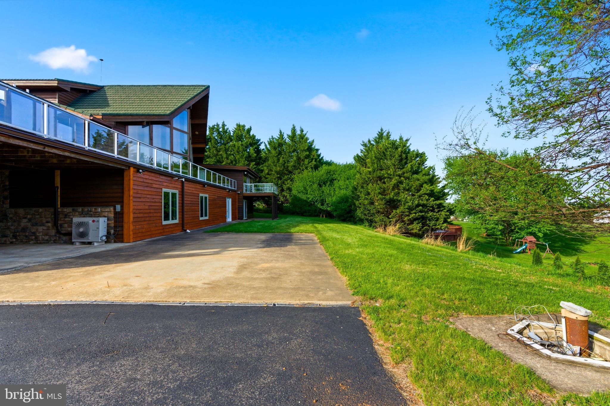 HIGH POINTE - Residential