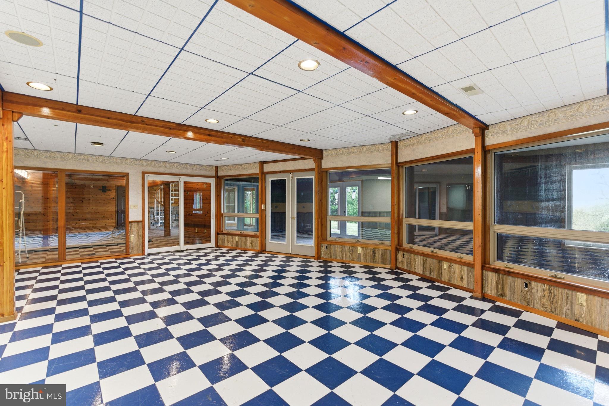 HIGH POINTE - Residential