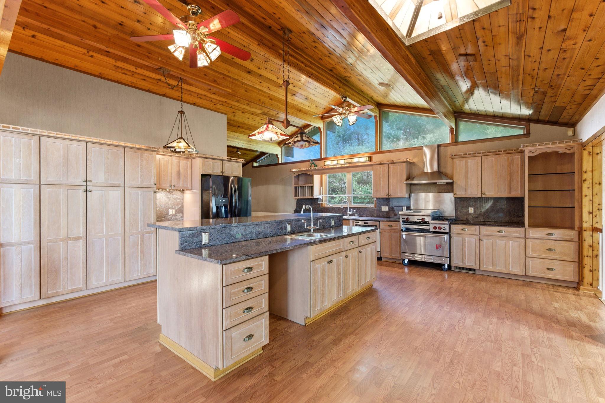 HIGH POINTE - Residential