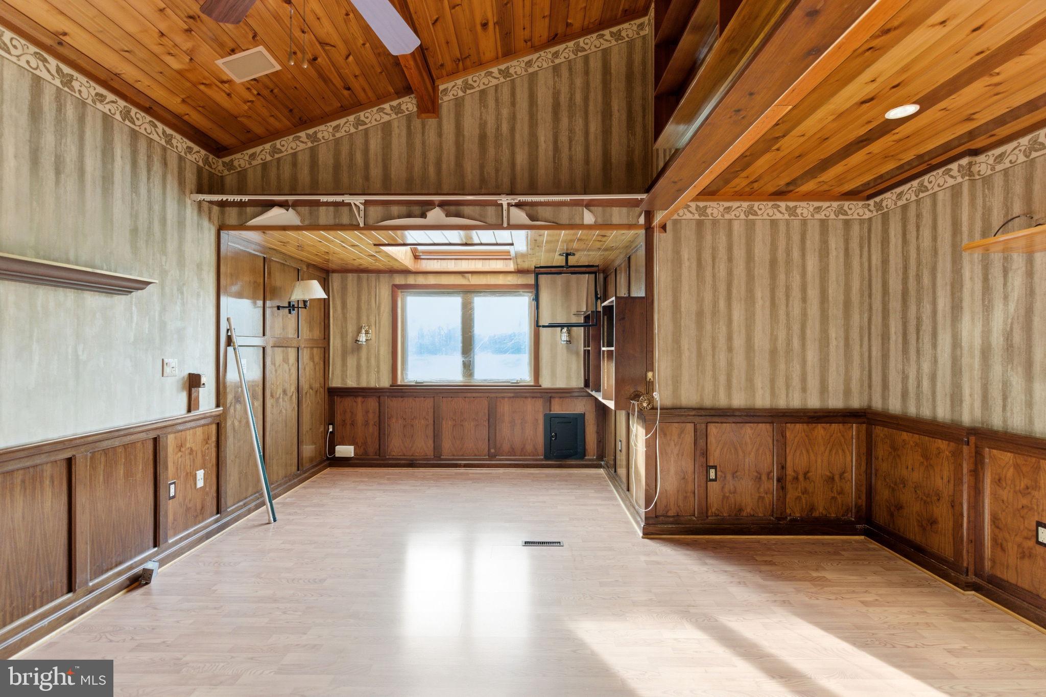 HIGH POINTE - Residential