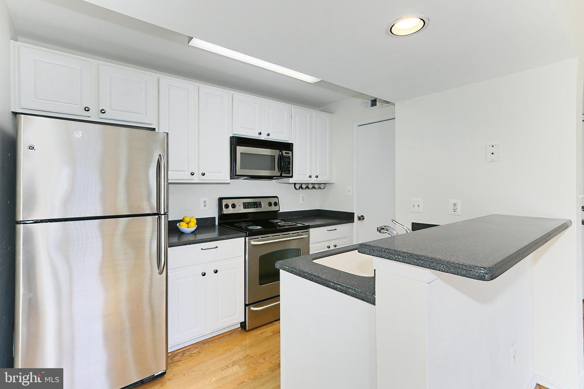 PENDERBROOK SQUARE CONDOMINIUMS - Residential Lease