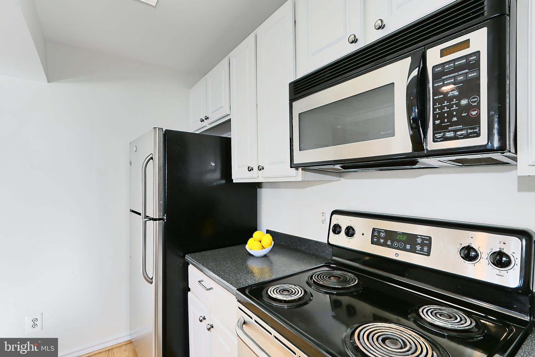 PENDERBROOK SQUARE CONDOMINIUMS - Residential Lease