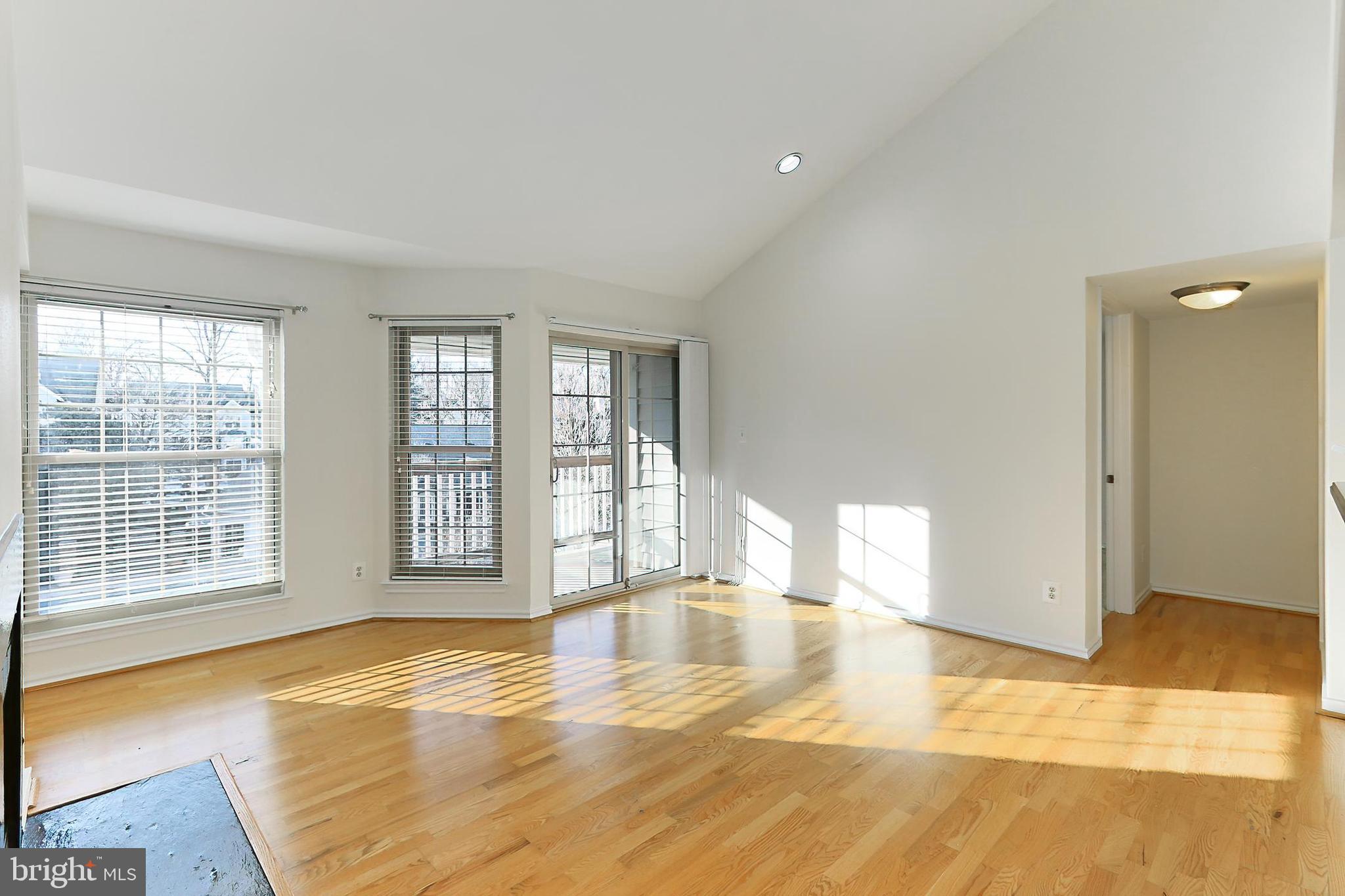 PENDERBROOK SQUARE CONDOMINIUMS - Residential Lease