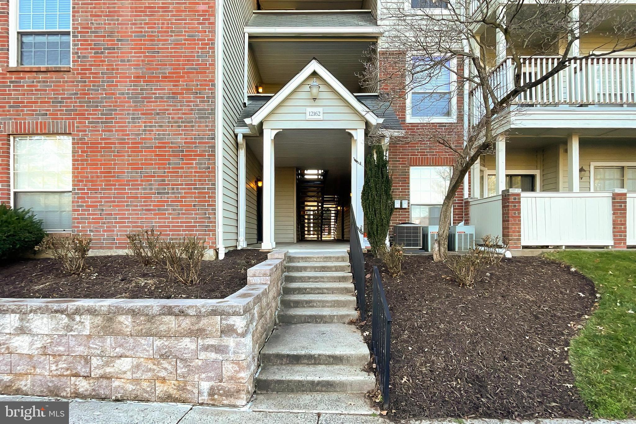 PENDERBROOK SQUARE CONDOMINIUMS - Residential Lease