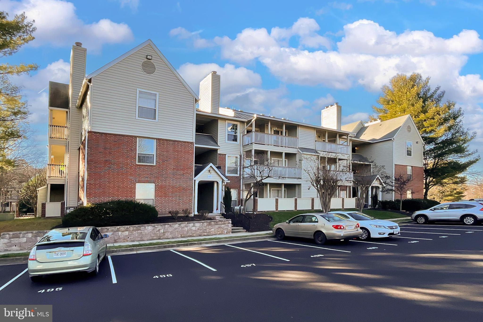 PENDERBROOK SQUARE CONDOMINIUMS - Residential Lease