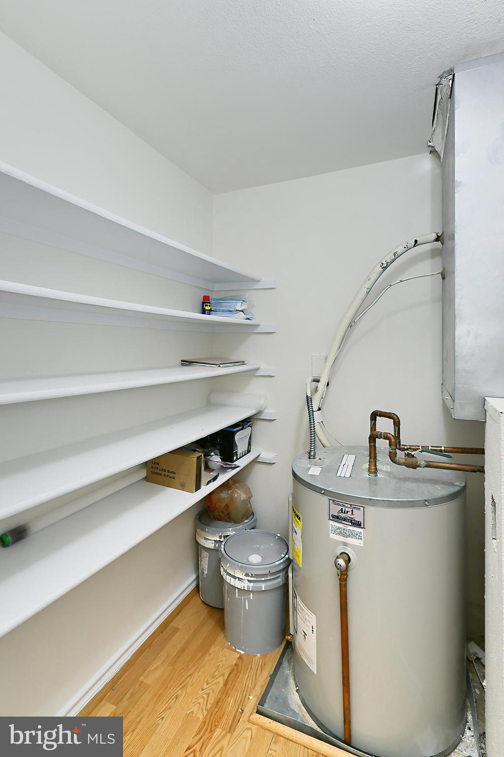 PENDERBROOK SQUARE CONDOMINIUMS - Residential Lease